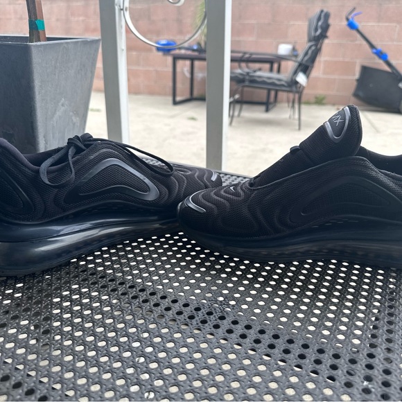 AirMax in a size 9.5 - Picture 4 of 7
